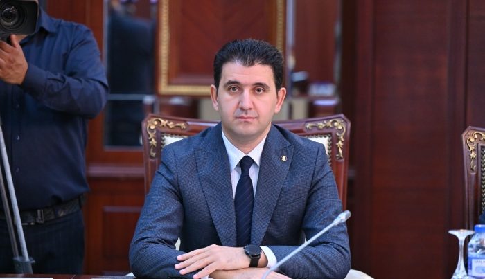 Deputat gecə saatlarında tikinti aparılmasına etiraz edib