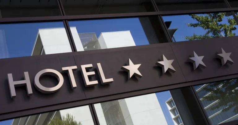 Hindistanlı turisti Bakıda hoteldə qarət edildi – Təfərrüat