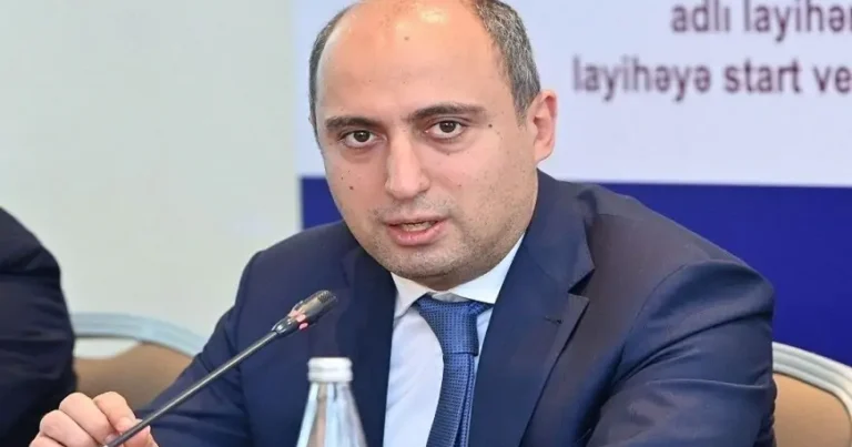 Emin Əmrullayevin jurnalistə əsəbiləşdiyi anın VİDEOSU – “Sual verəndə elə verin ki…”