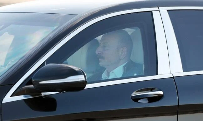 Prezident açılışdan sonra sükan arxasına keçdi – VİDEO