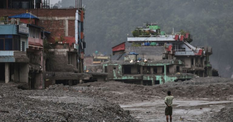 Nepaldakı daşqında ölənlərin sayı 1127 nəfərə çatıb