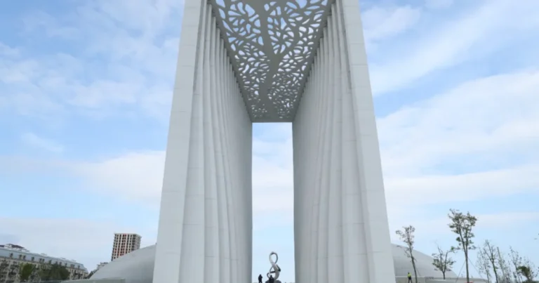 Kambocanın baş naziri Zəfər parkını ziyarət edib