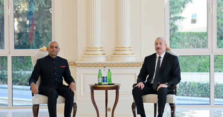 Prezident İlham Əliyev Hindistanın ölkəmizdə yeni təyin olunmuş səfirini qəbul edib – FOTO