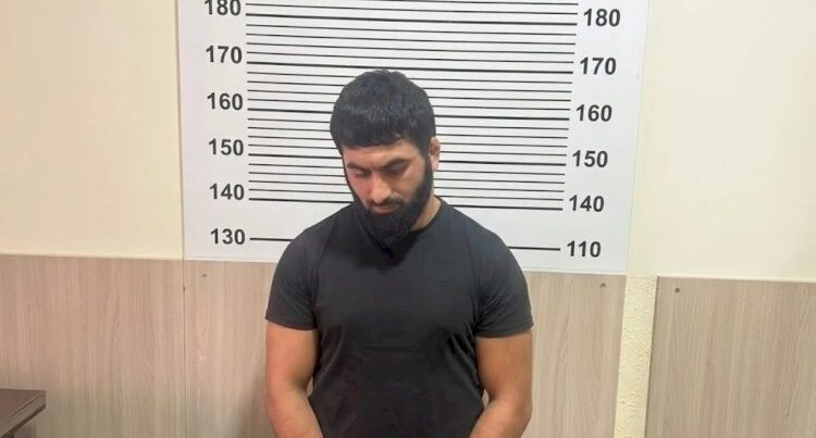 Xırdalanda məktəbin şüşələrini daşla sındıran şəxs həbs edildi
