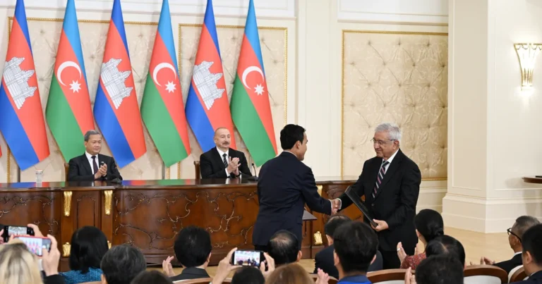 Azərbaycan-Kamboca sənədləri mübadilə olunub – FOTO