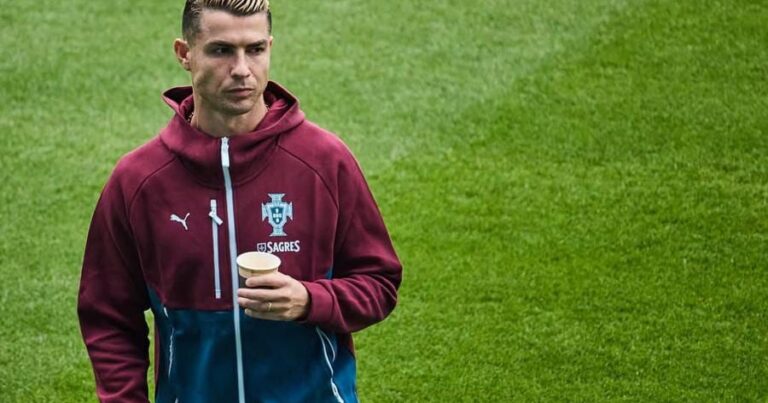 Ronaldo Portuqaliya millisinin düşərgəsini tərk etdi Ronaldo Portuqaliya millisinin düşərgəsini tərk etdi