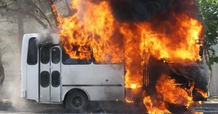 Ucarda sərnişin avtobusu yandı – Magistralda hərəkət dayandırıldı Ucarda sərnişin avtobusu yandı – Magistralda hərəkət dayandırıldı