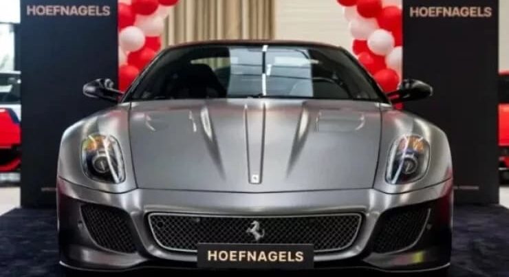 10 yaşlı oğluna 1,6 milyon dollarlıq Ferrari hədiyyə etdi