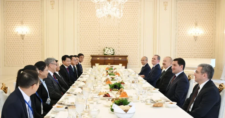 İlham Əliyevin adından Laos prezidentinin şərəfinə rəsmi nahar verilib – FOTO