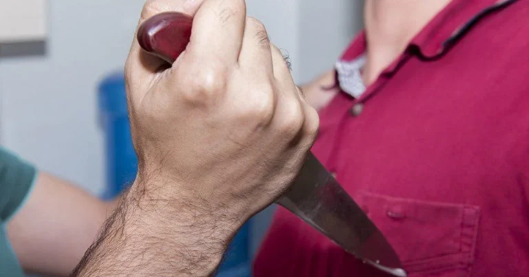Bakda 15 yaşlı oğlan ürəyindən bıçaqlandı