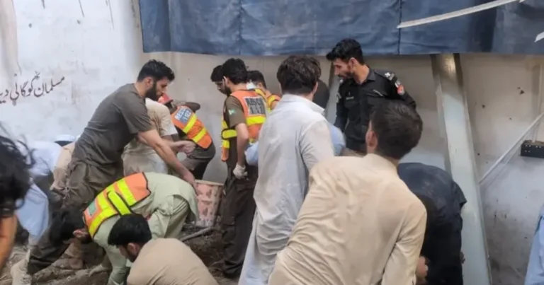 Pakistanda məktəbin damı uçdu: 21 nəfər öldü, onlarla yaralı var