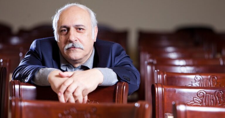 “Fərqli geyimdə məktəbə getmək ağlımıza gəlməzdi” – Eldar Mansurov