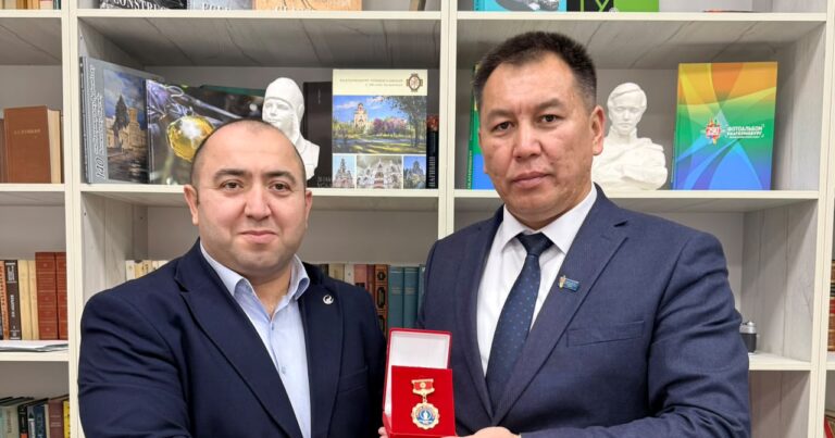 Aqil Ələsgər Bişkekdə medalla təltif olundu – Qırğızıstan Jurnalistlər Birliyinin fəxri üzvü seçildi – FOTO