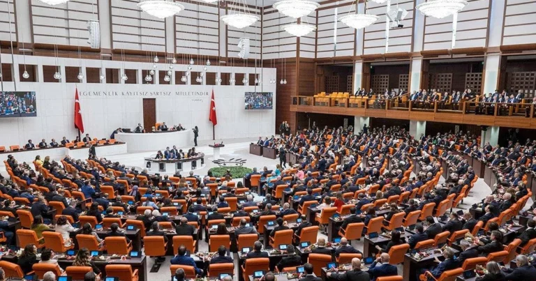 Türkiyədə “fond qalmaqalı”: Parlament yeni qanun hazırlayacaq