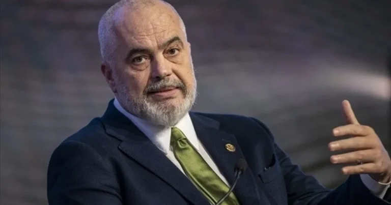 Albaniyada etirazlar böyüyür: Edi Rama istefa verməkdən imtina etdi – VİDEO