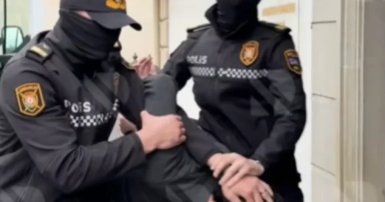 Deputat Arzuxan Əlizadənin qətldə şübhəli bilinən oğlu Əhməd məhkəməyə gətirildi – Video